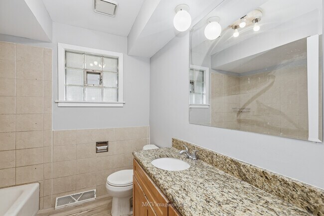 Building Photo - 14714 Ellis Ave