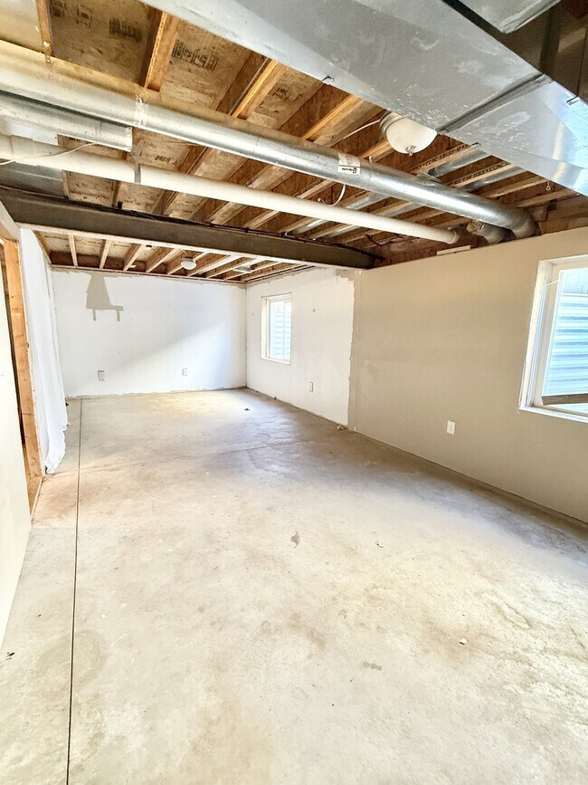 Building Photo - 3325 Crazy Horse Dr
