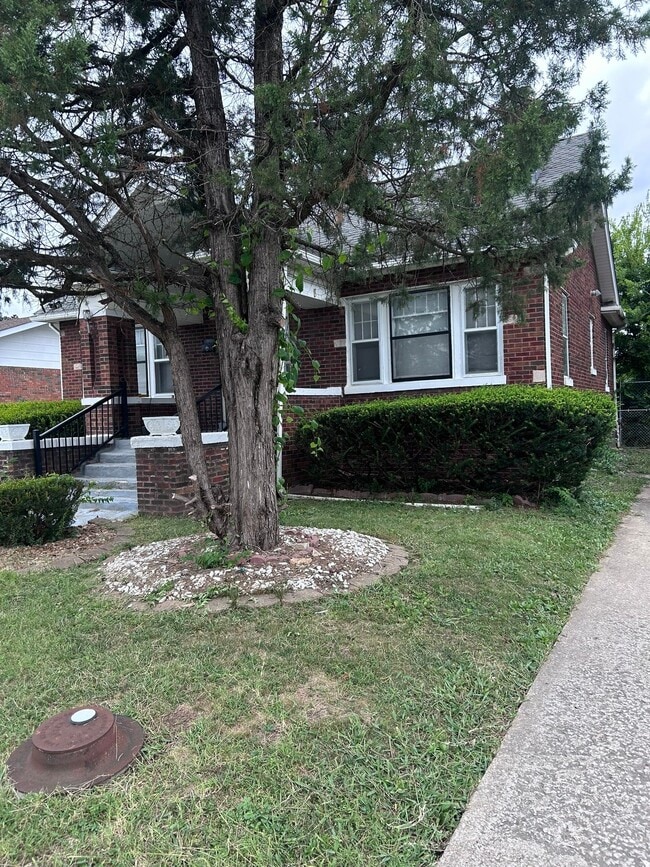 Building Photo - 725 N 39th St