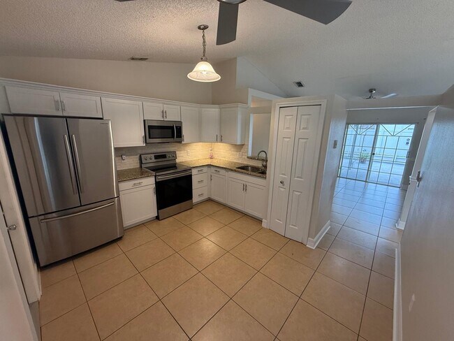 Building Photo - 2531 Sage Dr