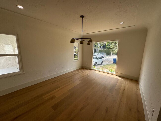 Building Photo - 424 N Orange Dr
