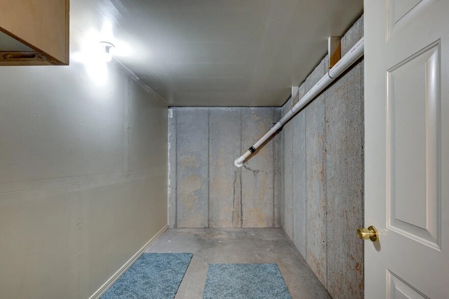 Building Photo - 1852 N Wedgewood Ln