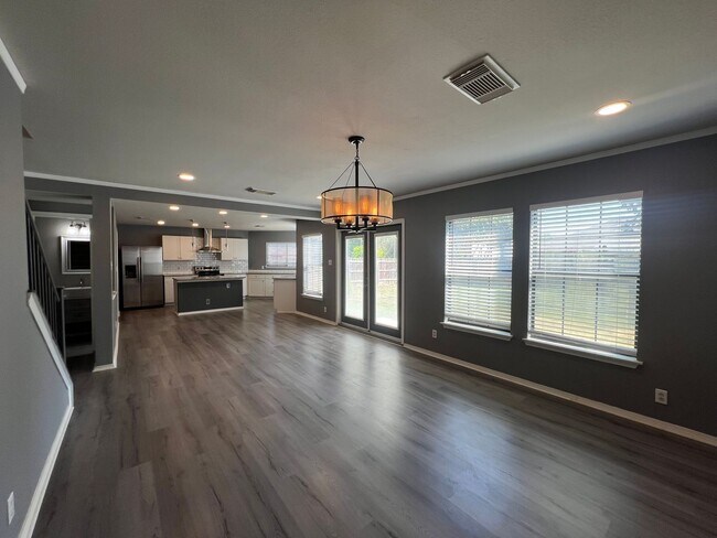Building Photo - AWESOME Updated 4-Bed 2.5-Bath in Gruene C...