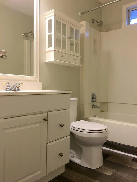 Building Photo - 4821 Valley Dale Dr SW