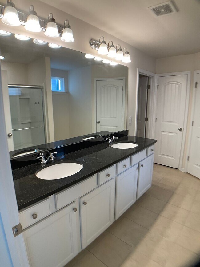 Building Photo - 4 Bed, 3 Bath in Desirable Apex
