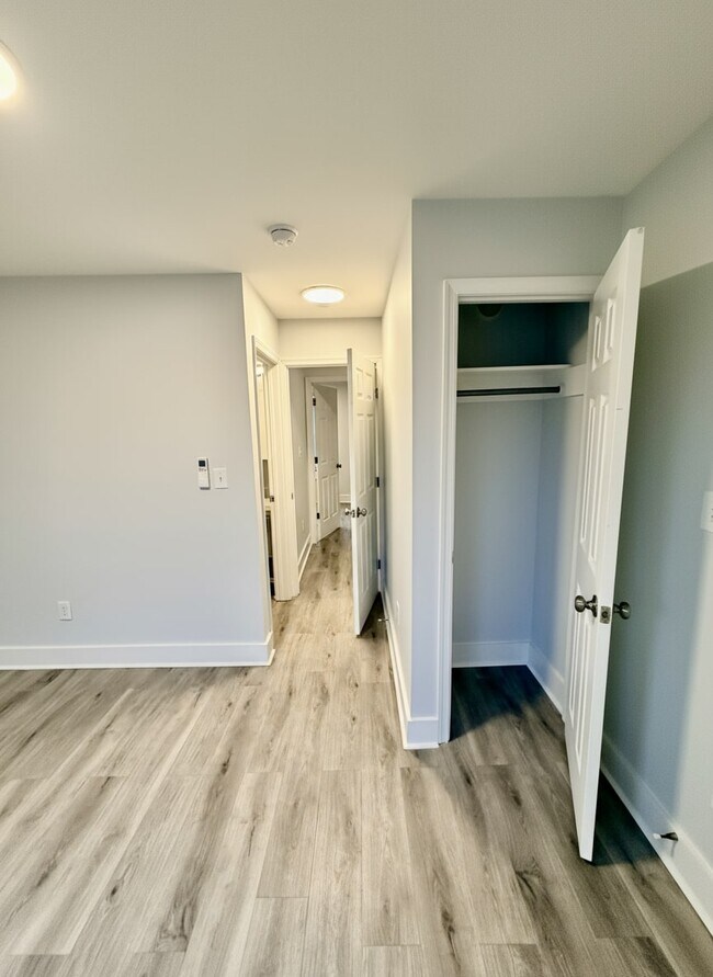 Building Photo - 665 E Wensley St