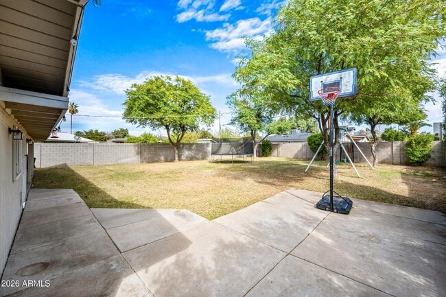 Building Photo - 1831 W Northview Ave