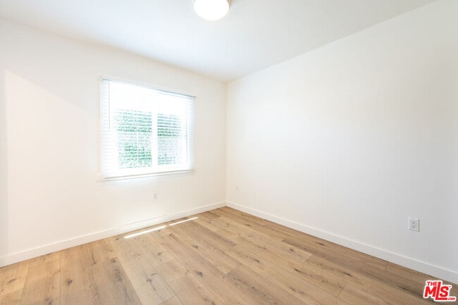 Building Photo - 314 N Venice Blvd