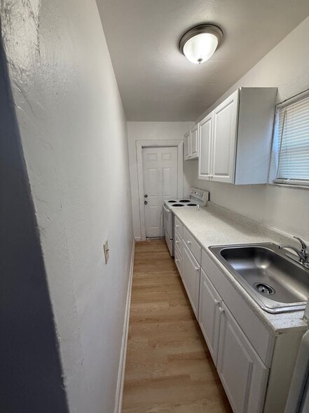 Building Photo - 1955 Lincoln St