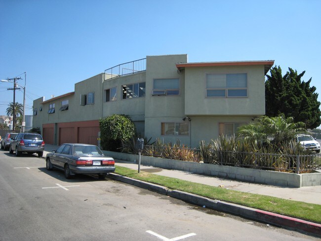 Building Photo - 201 1st St