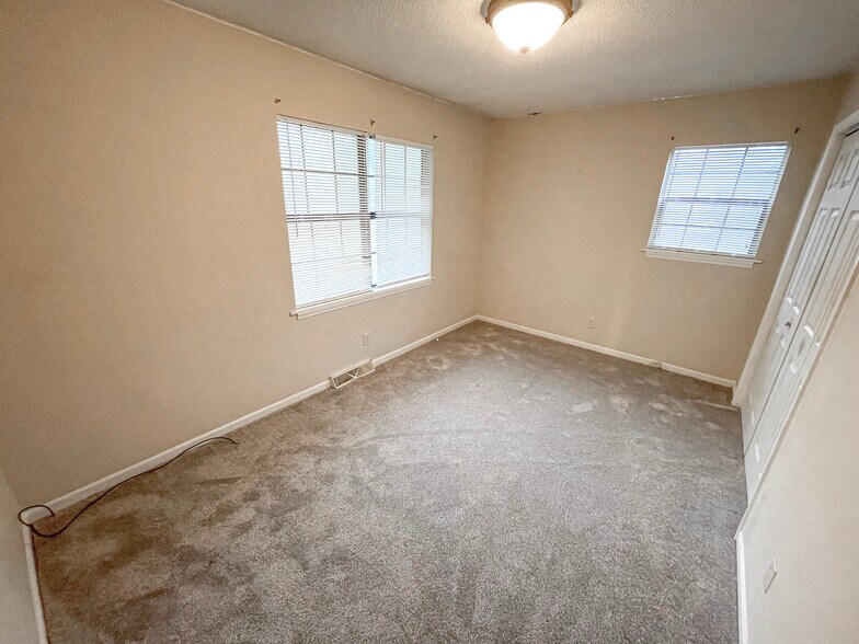 Building Photo - 31 Saint Mark Rd