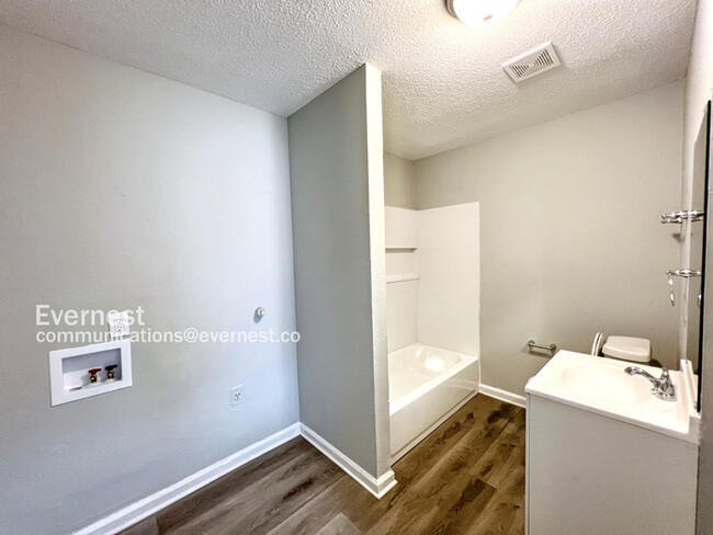 Building Photo - 3573 Russelwood Dr