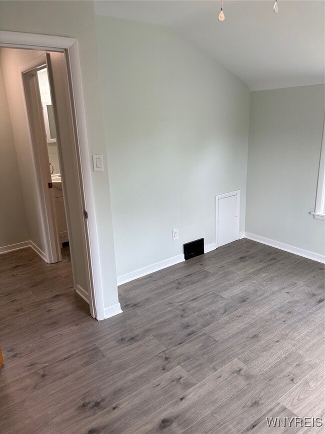 Building Photo - 482 Ridge St