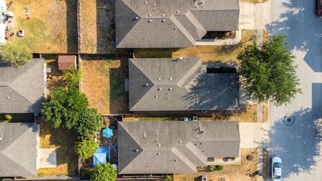 Building Photo - 3300 Etheredge Dr