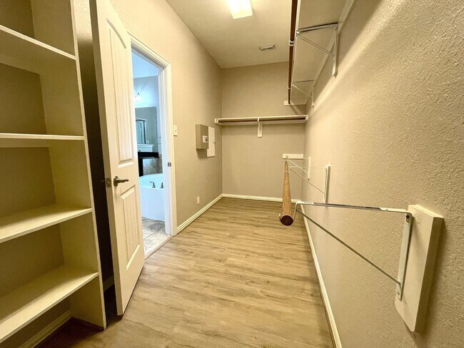 Building Photo - 11 Silver Arrow Court