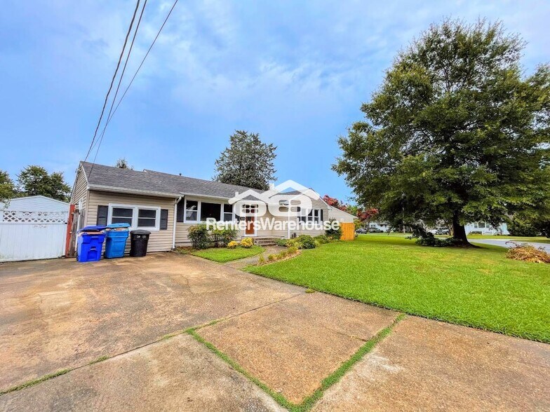 Building Photo - 3032 Belle Haven Dr