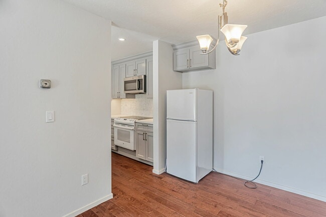 Building Photo - 363 Eden Roc Dr