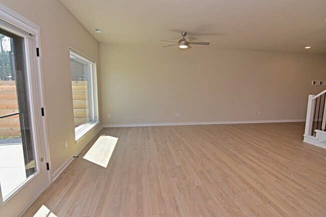 Building Photo - 14 Crosby Park Dr
