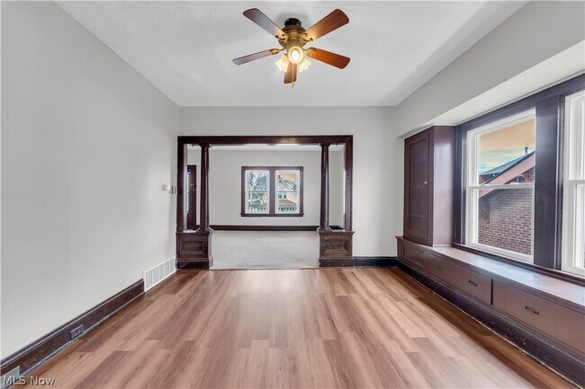 Building Photo - 9002 Rosewood Ave