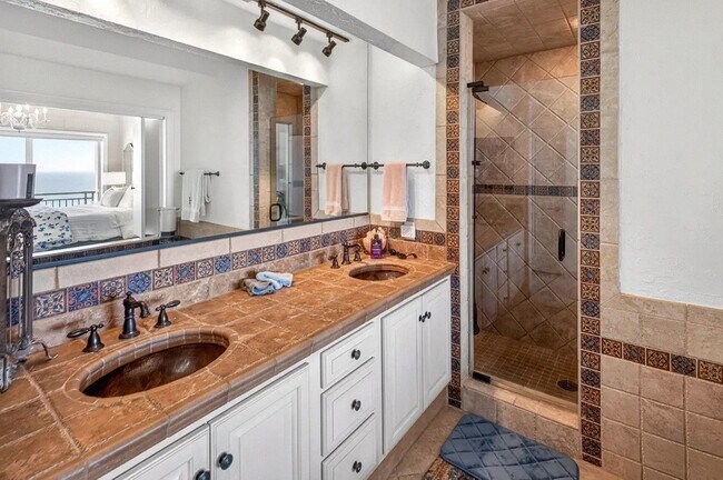 Building Photo - 4447 Southwinds Dr