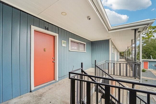 Building Photo - 2807 Beauchamp St