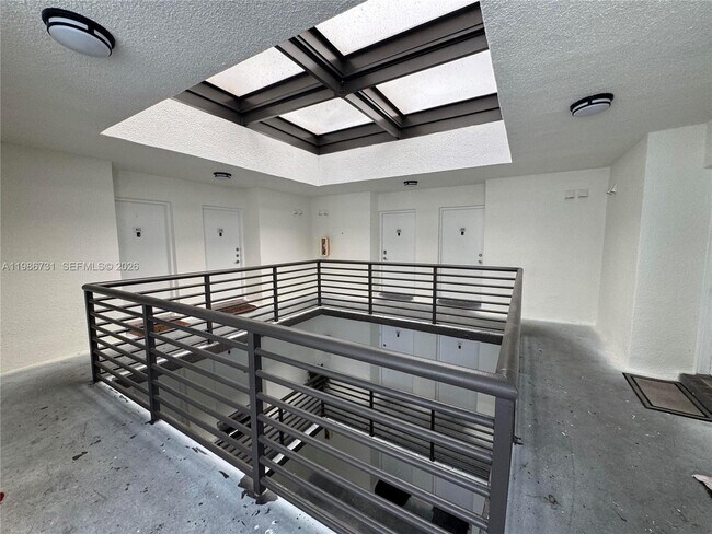 Building Photo - 9731 Fontainebleau Blvd