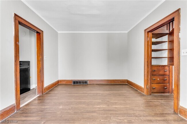 Building Photo - 1321 W 85th St