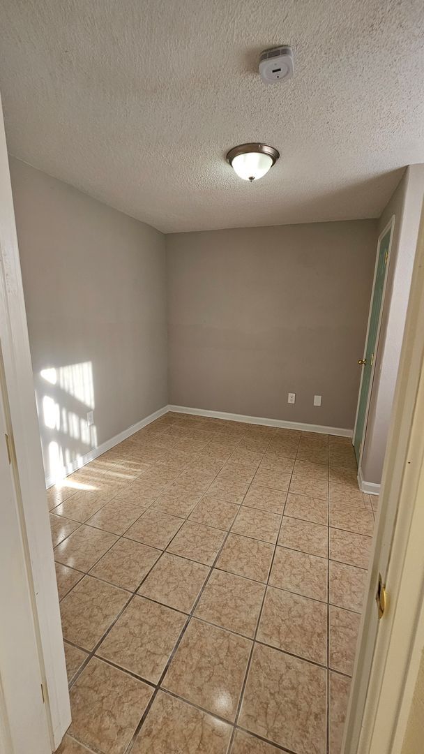 Building Photo - $2700 | 4BR/2.5BA | Pet Friendly House wit...