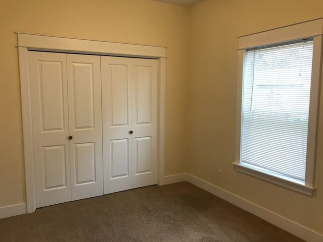 Building Photo - 4 Bedroom, 2 Bath Home available July 2025...
