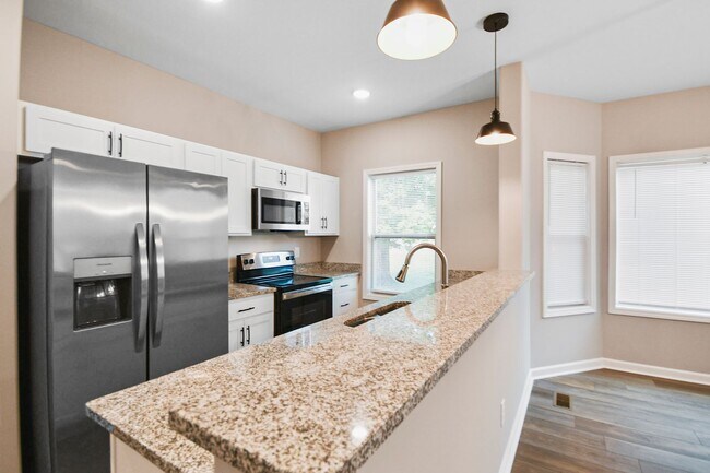 Building Photo - Pet Friendly Three Bedroom!