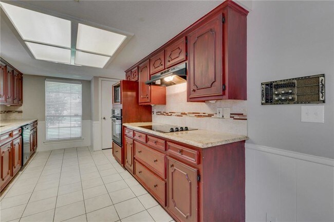 Building Photo - 1108 N Park Dr