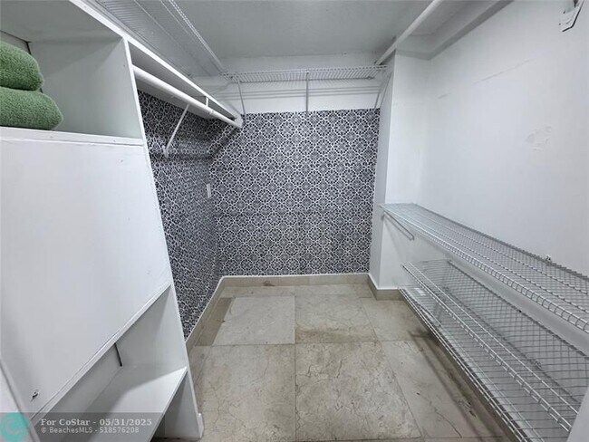 Building Photo - 2601 S Course Dr