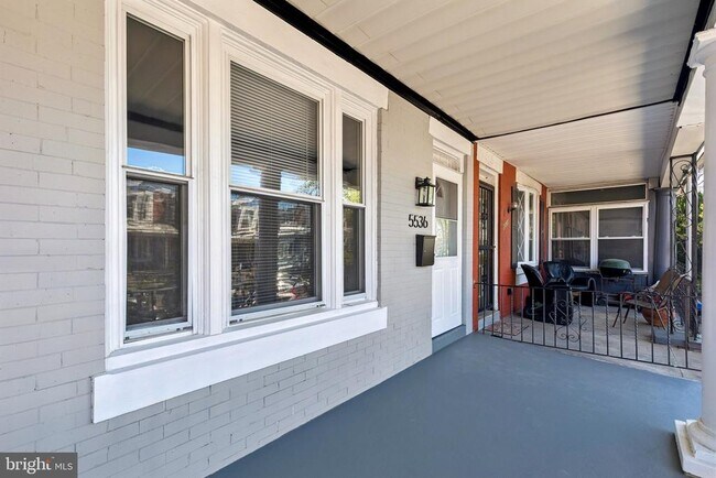 Building Photo - 5536 Pine St