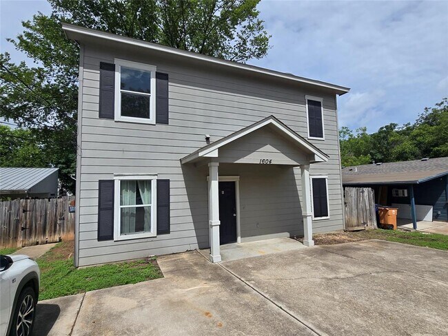 Building Photo - 1604 Singleton Ave