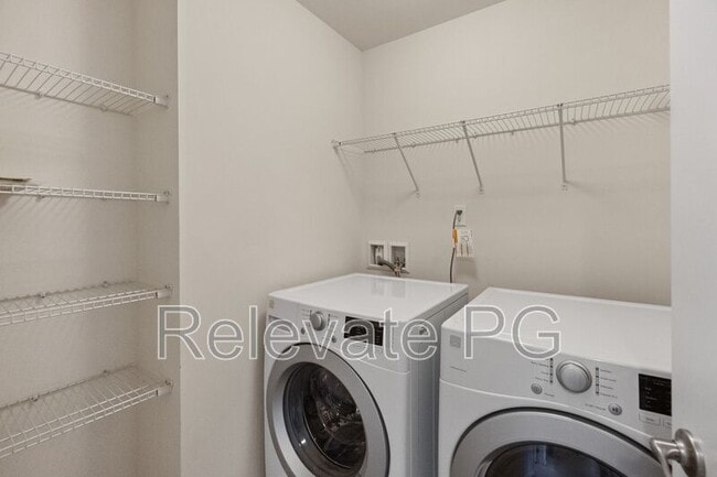 Building Photo - 8939 Ringview Dr