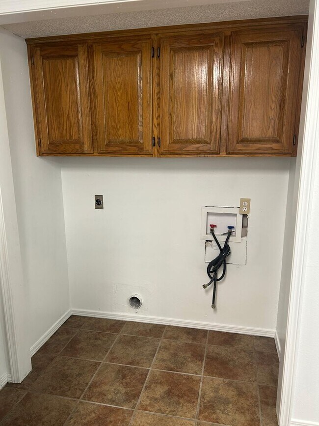 Building Photo - 1013 SE 5th St