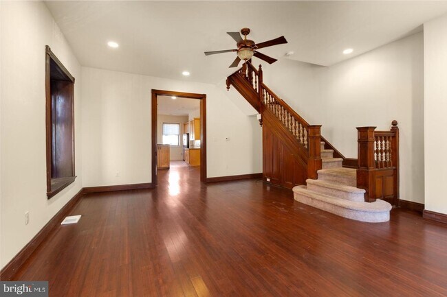 Building Photo - 4841 Cedar Ave