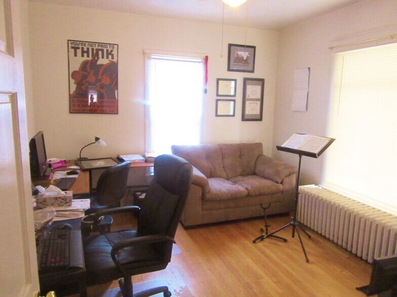 Building Photo - 605 1/2 N State St