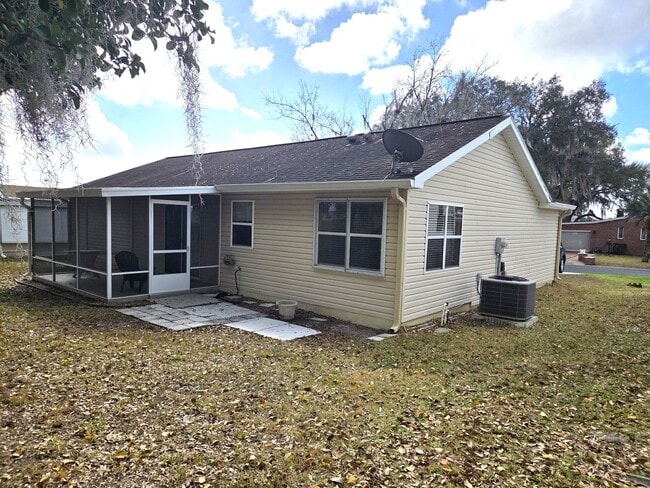 Building Photo - 739 Heathrow Ave