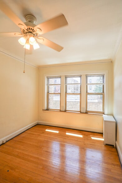 Building Photo - 7714 N Sheridan Rd