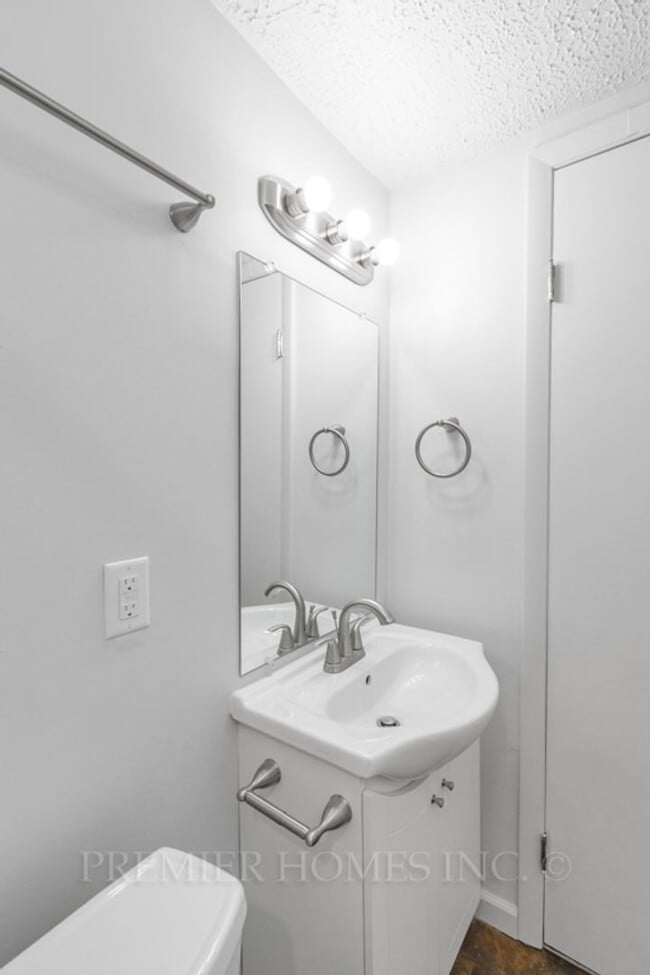 Building Photo - 3812 Root Ave NE