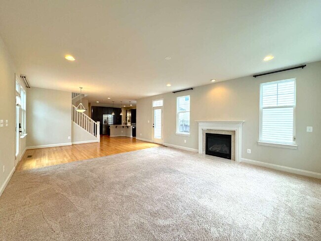 Building Photo - Exquisite Brambleton Living: A Spacious Fa...