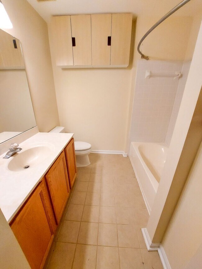 Building Photo - Charming and Updated 3BR/2.5BTH townhome in desirable Germantown, MD