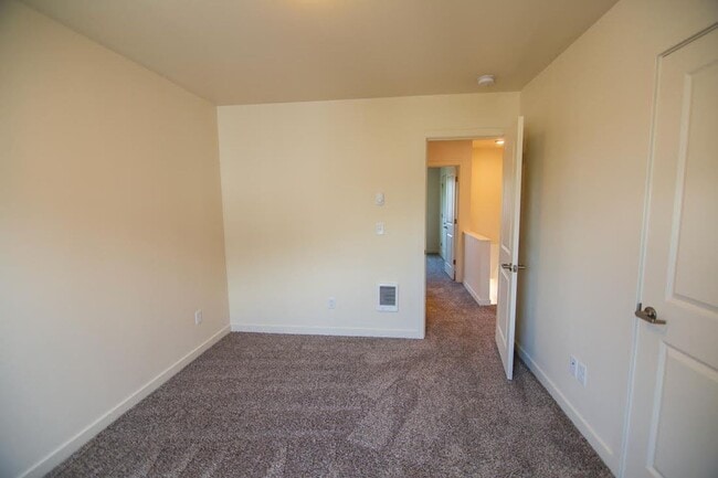 Building Photo - S St 7 plex