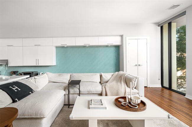 Building Photo - 2202 Whitney St