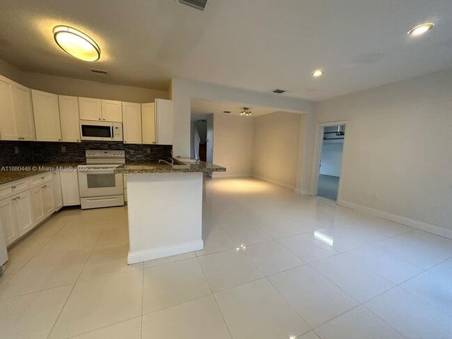 Building Photo - 10812-10851 NW 51st Ln