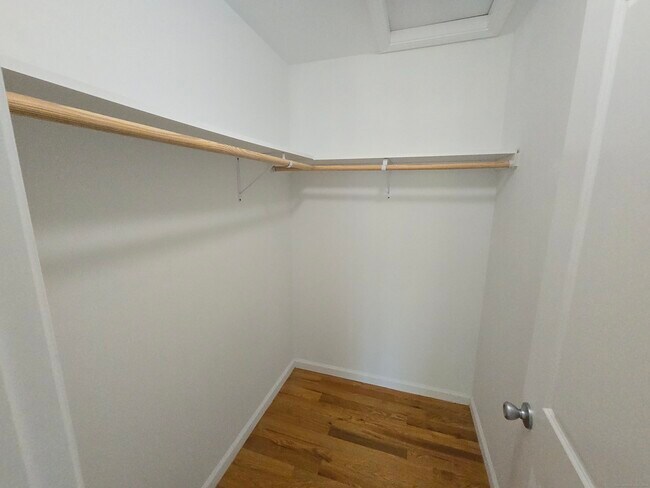Building Photo - 19 Oak Branch Dr