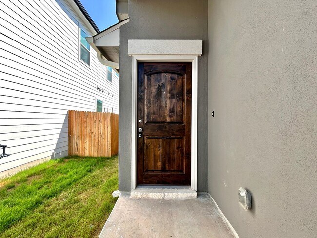 Building Photo - Charming 3-Bed, 2-Bath Home with Modern Up...