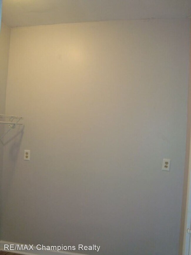 Building Photo - 3 br, 2 bath House - 2230 Airport Thruway