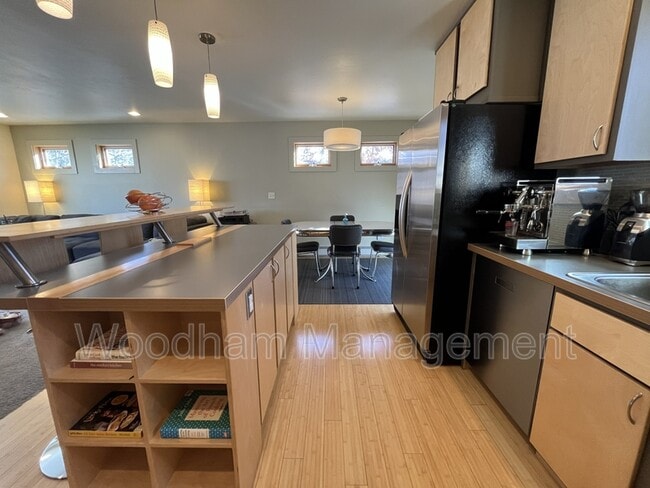 Building Photo - 321 N 22nd Ave